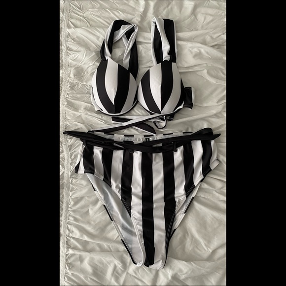 Swimsuit - Picture 3 of 5